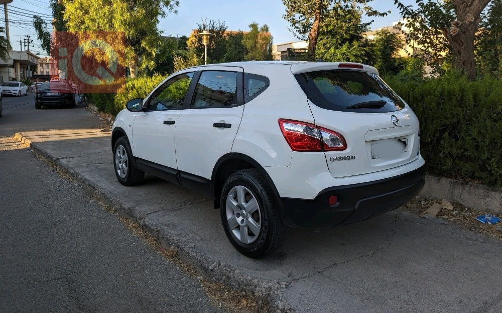 نيسان قاشقاي